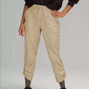 LuLuLemon Beyond the Studio Crop Capris Size 4